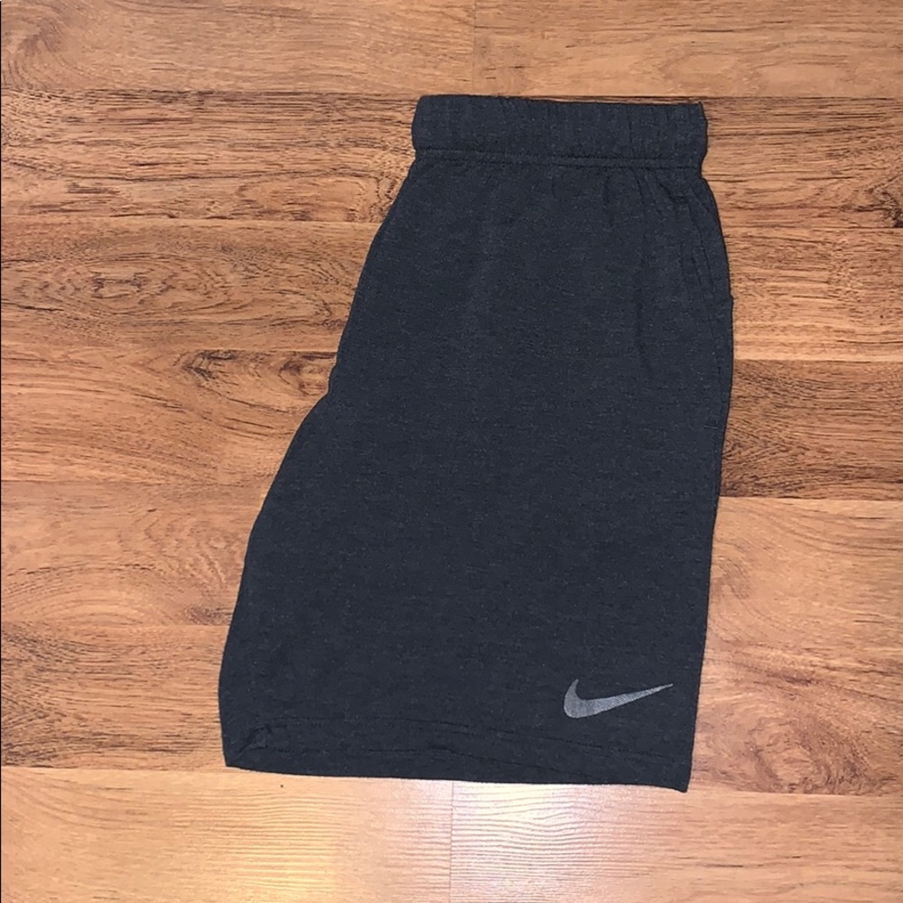 Like new Nike Men’s soft dri-fit shorts